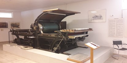 Ausflug mit Kindern - Witterung: Bewölkt - Weiltingen - Druckmaschine für Lithographie. - Fossilien- und Steindruck-Museum