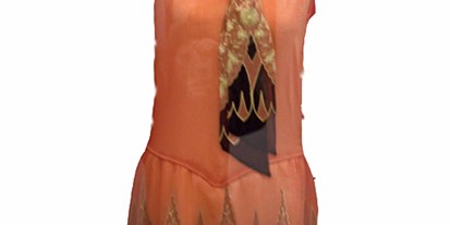 Ausflug mit Kindern - Ausflugsziel ist: ein Museum - Scherstetten - Charleston-Kleid, um 1920. Solche kurzen Kleider waren die ideale Bekleidung für den damaligen Modetanz des Charleston. - Textilmuseum – Sandtnerstiftung im Jesuitenkolleg