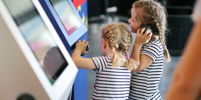 Ausflug mit Kindern - Schatten: vollständig schattig - Yspertal - Multi-Touch-Monitoren mit spannend aufbereiteten Informationen, kurzen Filmsequenzen und über das eine oder andere Quiz, kann auch über Gedächtnisspiele und Puzzles das eigene Wissen überprüft und spielerisch erweitert werden - Museum Ostarrichi