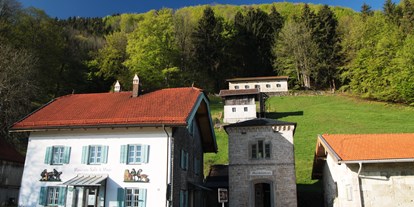 Ausflug mit Kindern - outdoor - Bergen (Landkreis Traunstein) - Das Museum Salz & Moor ist untergebracht im historischen Gebäudeensemble des Klaushäusls, das aus insgesamt sieben Häusern besteht. - Museum Salz und Moor im Klaushäusl