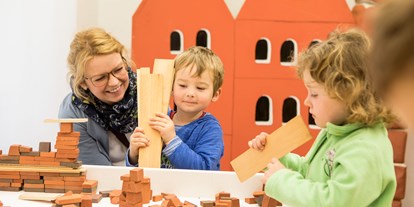 Ausflug mit Kindern - Umgebungsschwerpunkt: Stadt - Bayern - Einblick ins KASiMiRmuseum, dem Kinder- und Jugendmuseum im LANDSHUTmuseum - LANDSHUTmuseum