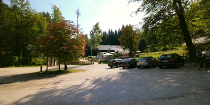 Ausflug mit Kindern - Ausflugsziel ist: ein Aussichtspunkt - Sankt Leonhard (Grödig) - Parkplatz am Ausgangspunkt bei dem Latschenwirt in Großgmain - Wanderung zur Wolfschwangalm