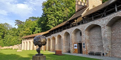 Ausflug mit Kindern - Ausflugsziel ist: ein Museum - Langenbach (Landkreis Freising) - KOENIGmuseum - Skulpturenmuseum im Hofberg