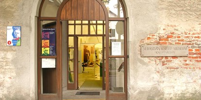 Ausflug mit Kindern - Witterung: Schönwetter - Deutschland - Eingangsbereich des Museums - Sebastian-Kneipp-Museum