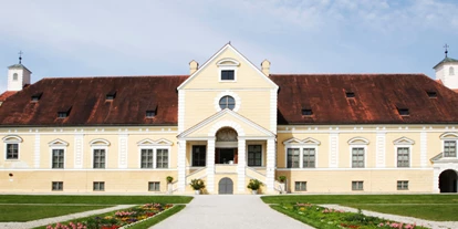 Ausflug mit Kindern - Ausflugsziel ist: ein Museum - Schöngeising - Altes Schloss Schleißheim – „Das Gottesjahr und seine Feste“ – Ökumenische Sammlung Gertrud Weinhold