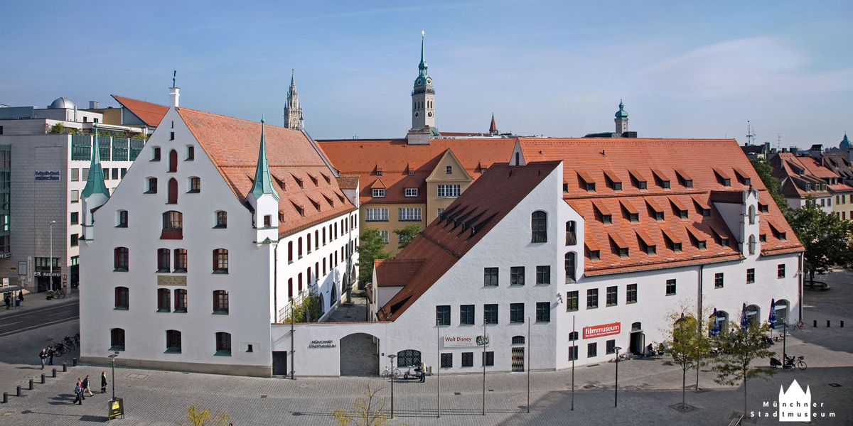 Excursiebestemming - Fassade des Münchner Stadtmuseums - Münchner Stadtmuseum
