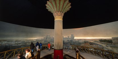 Ausflug mit Kindern - Witterung: Kälte - PLZ 84524 (Deutschland) - Jerusalem-Panorama, Besucherplattform - Jerusalem-Panorama Kreuzigung Christi