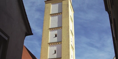 Ausflug mit Kindern - Schatten: vollständig schattig - Deutschland - Turm der ehem. Silvesterkapelle (1409) - Schwäbisches Turmuhrenmuseum
