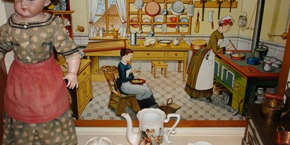 Ausflug mit Kindern - Gemünden am Main - "Die städtische Küche": Traumberuf Hausfrau ("Kinder, Küche, Kirche") - Das Lohrer Schulmuseum: Spezialmuseum und Stadtmuseum