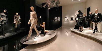 Ausflug mit Kindern - Preisniveau: moderat - München - Ausstellung »Thierry Mugler: Couturissime« - Kunsthalle München