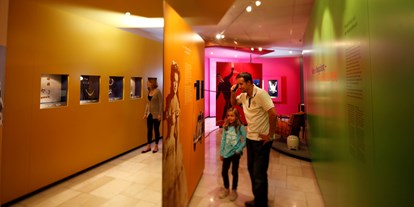 Ausflug mit Kindern - Ausflugsziel ist: ein Museum - Scherstetten - Isergebirgs-Museum Neugablonz