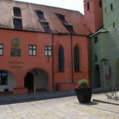 Destination - Das Heimatmuseum Vilsbiburg ist im Spitalensemble am Stadtplatz untergebracht.  - Heimatmuseum Vilsbiburg – Kröninger Hafnermuseum