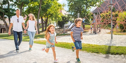 Trip with children - Alter der Kinder: 4 bis 6 Jahre - Gänserndorf - Schloss Hof Gutshof_Spielplatz(c)SKB_Severin Wurnig
 - Schloss Hof
