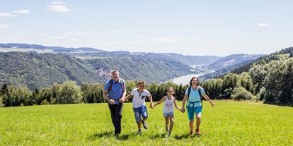 Ausflug mit Kindern - gut erreichbar mit: Auto - Oberösterreich - Familienerlebnisse in der Donauregion in Oberösterreich: Sauwald Panoramastraße - Donauregion in Oberösterreich