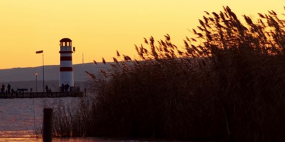 Ausflug mit Kindern - Landschaft: Seen - Österreich - Leuchtturm, Podersdorf am See, während dem Sonnenuntergang - Neusiedler See