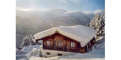 Ausflug mit Kindern - Landschaft: Berge - Tirol - verschneite Almhütte - Wipptal