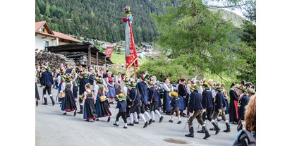 Ausflug mit Kindern - Landschaft: Wälder - Tirol - tratitionelles "Ausrücken" Der Musikkapelle - Wipptal