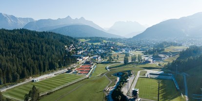 Ausflug mit Kindern - Landschaft: Moore - Österreich - Blick auf Seefeld vom Moeserertal - Region Seefeld - Tirols Hochplateau
