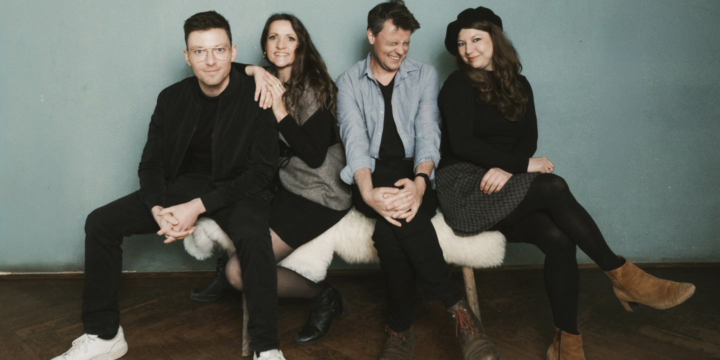Ausflugsziel - CHRISTMAS 4 FRIENDs – Weihnachtslieder mit Kaminzimmer-Feeling: Konzert mit Menü