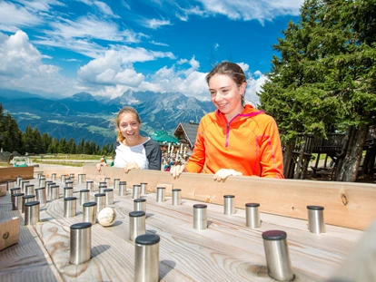 Trip with children - Ausflugsziel ist: ein Indoorspielplatz - Austria - Die Kugelbahn im Hopsiland - Hopsiland Planai