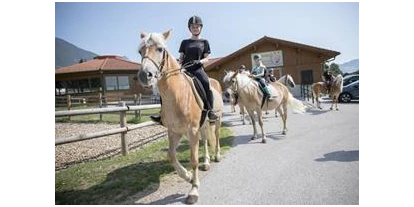 Trip with children - Ausflugsziel ist: ein Bauernhof - Tyrol - Ponyreiten beim Hauserwirt in Münster