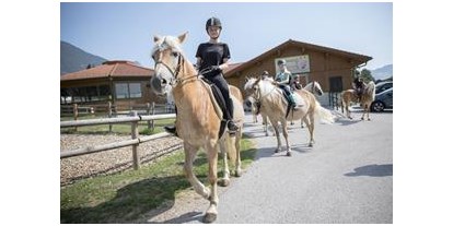 Ausflug mit Kindern - Umgebungsschwerpunkt: Berg - Tirol - Ponyreiten beim Hauserwirt in Münster