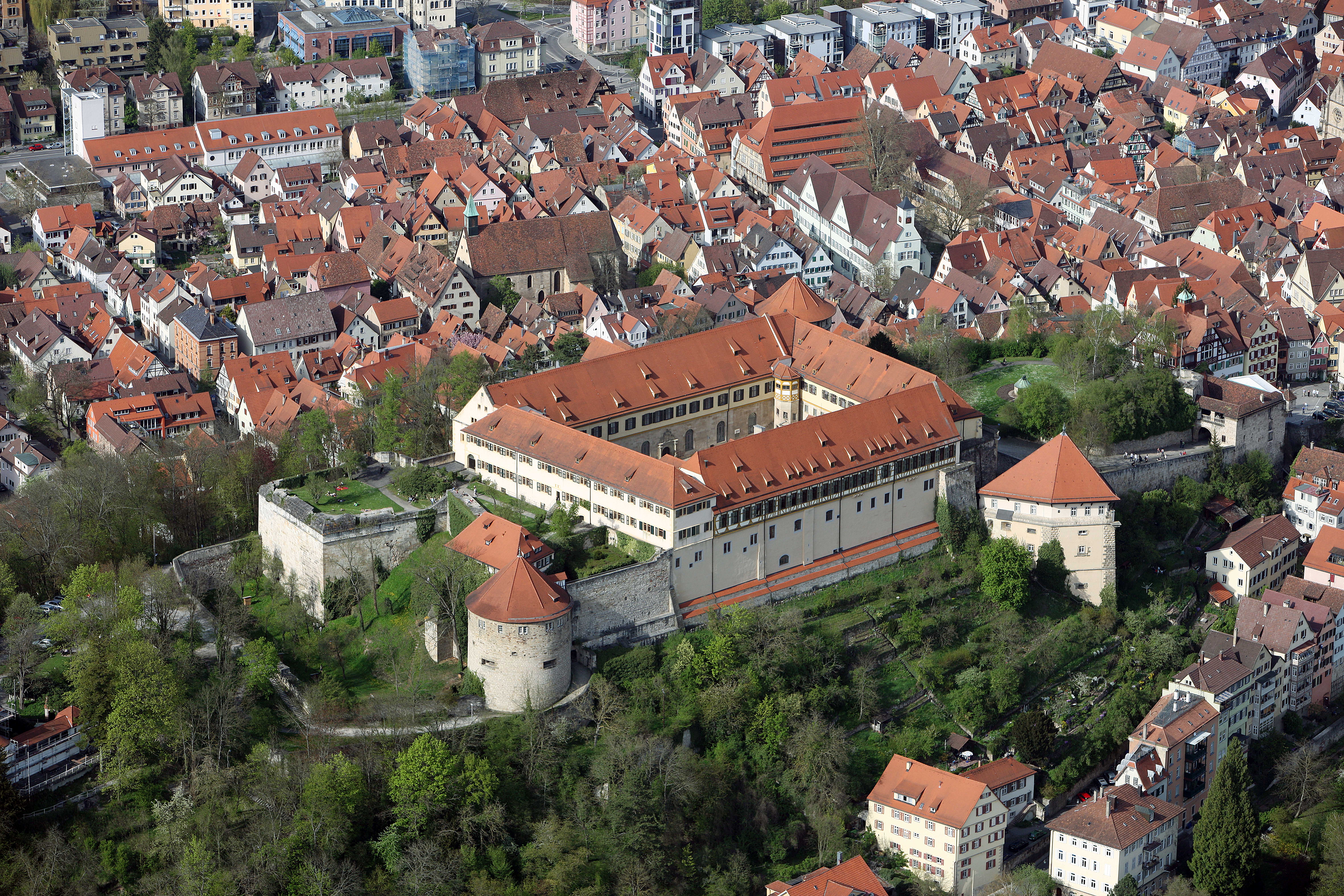 Ausflugsziel - Das Schloss Hohentübingen aus der Vogelperspektive. - Museum Alte Kulturen | Schloss Hohentübingen