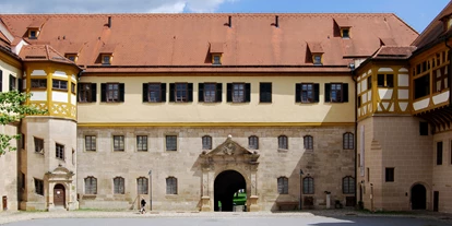 Trip with children - barrierefrei - Tübingen - Der Schlosshof mit dem Museum Alte Kulturen. - Museum Alte Kulturen | Schloss Hohentübingen