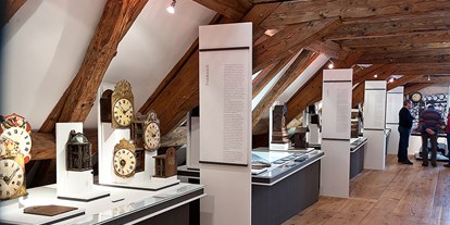 Ausflug mit Kindern - PLZ 79244 (Deutschland) - Ausstellungsraum "Uhren aus aller Welt" - Kloster Museum St. Märgen