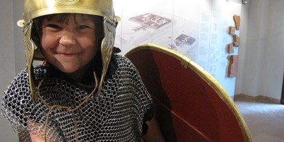 Ausflug mit Kindern - Witterung: Schönwetter - Unterkirnach - In voller Rüstung auf einem römischen Pferd - Dominikanermuseum Rottweil