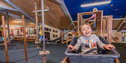 Ausflug mit Kindern - Alter der Kinder: 6 bis 10 Jahre - Bonndorf im Schwarzwald - Rollenrutsche im Kinderparadies  - Spielscheune Unterkirnach 