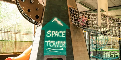 Ausflug mit Kindern - erreichbar mit: Bus - Deutschland - Kletterturm in der Spaceworld  - Spielscheune Unterkirnach 
