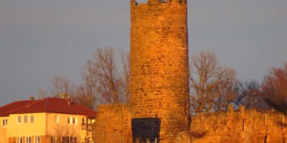 Ausflug mit Kindern - Wendlingen am Neckar - Symbolbild für Ausflugsziel Burg Staufeneck (Baden-Württemberg). - Burg Staufeneck