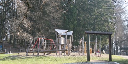 Ausflug mit Kindern - PLZ 79853 (Deutschland) - Ein großer Spielplatz lädt zum Austoben ein - Wildgehege Waldshut