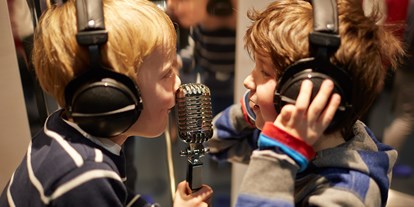 Ausflug mit Kindern - Töpen - Spannende Stimmexperimente im Hallkristall - TOCCARION – Kinder-Musik-Welt 
