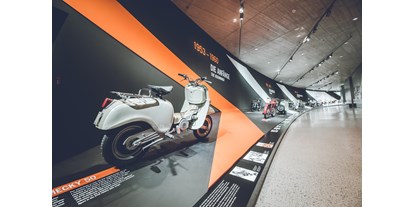 Ausflug mit Kindern - Obertrum am See - In der KTM Motohall erlebst du Innovation und Technologie, die Geschichte von Europas größtem Motorrad-Hersteller, sowie die Motorräder und Abenteuer unserer Motorsporthelden hautnah. - KTM Motohall