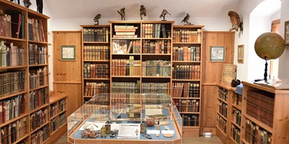 Ausflug mit Kindern - Ausflugsziel ist: ein Museum - Unterhirschgraben - Bibliothek im Schulmuseum - OÖ Schulmuseum