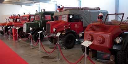 Ausflug mit Kindern - Schönegg (Leibnitz) - Fahrzeughalle mit den Oldtimern - Steirisches Feuerwehrmuseum Kunst & Kultur