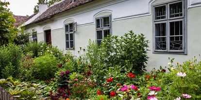 Ausflug mit Kindern - Witterung: Bewölkt - Poysdorf - Farbprächtige Bauergärten vor den Häusern anno dazumal (rund 80 Objekte) - Weinviertler Museumsdorf Niedersulz