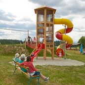 Ausflugsziel - Rutschen- Kletterturm mit Hängebrücke - Kinderparadies Wirtshaus zur Minidampfbahn