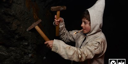 Ausflug mit Kindern - Witterung: Bewölkt - Sarntal - Bergknappe bei der Arbeit - Bergwerk Villanders