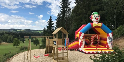Ausflug mit Kindern - Themenschwerpunkt: Eislaufen - Peilstein im Mühlviertel - Große Hüpfburg, Wald-Rutschen, Kletterfelsen, Sandkasten uvm. - Böhmerwaldpark
