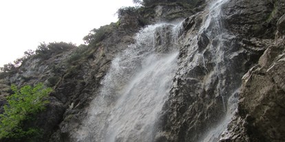 Ausflug mit Kindern - Umgebungsschwerpunkt: Berg - Straß (Timelkam) - Der Wasserfall in Kreuzstein - eine erfrischende Abkühlung für Jung und Alt! (c) TVB Mondsee - Irrsee - Über den Wasserfallweg zur Eisenauer Alm