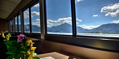 Ausflug mit Kindern - Oberweißau (Lochen am See, Munderfing) - Blick aus dem Salon unter Deck - Mondsee Schifffahrt Hemetsberger
