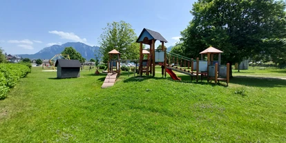 Ausflug mit Kindern - Sportanlage: Fußballplatz - Berg im Attergau - Freizeitgelände Unterach