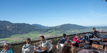 Ausflug mit Kindern - Ausflugsziel ist: ein Wahrzeichen - Grünau im Almtal - Aussichtsterrasse Burg Altpernstein - Burg Altpernstein