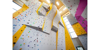 Ausflug mit Kindern - Sportanlage: Kletterhalle - Oberösterreich - Kletterhalle Innenansicht - Kletterhalle 6a
