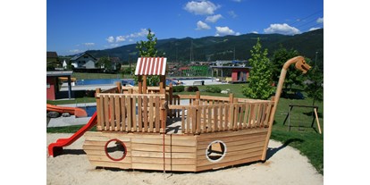 Ausflug mit Kindern - Alter der Kinder: 6 bis 10 Jahre - Hönigsberg (Langenwang, Mürzzuschlag) - Unser Spielplatz mit dem neuen Piratenschiff - ideal für unsere kleinen Gäste - Freibad Mitterdorf