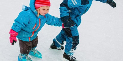 Ausflug mit Kindern - Witterung: Schnee - Symbolbild für Ausflugsziel Eisplatz Stadtplatz. Keine korrekte oder ähnlich Darstellung! - Eisplatz Stadtplatz