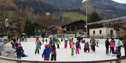Ausflug mit Kindern - Witterung: Wechselhaft - Trentino-Südtirol - Kunsteisplatz St.Martin der ideale Treffpunkt für Jung und Alt